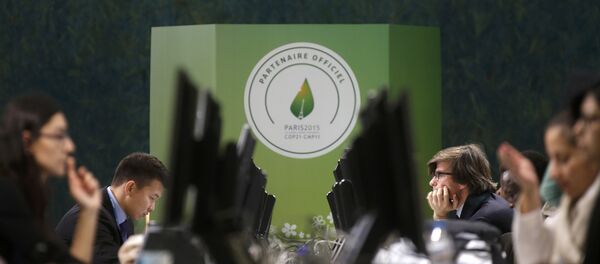 Participants are seen at a digital working space during the World Climate Change Conference 2015 (COP21) at Le Bourget, near Paris, France, December 1, 2015 - Sputnik Afrique