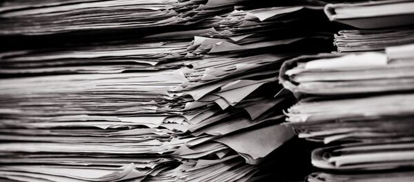 Une pile de documents - Sputnik Afrique