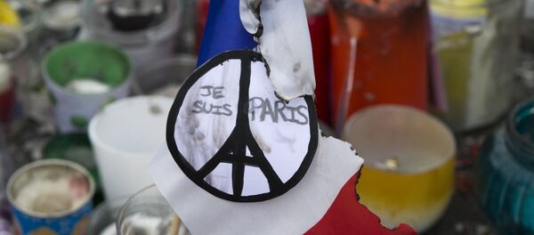 mémorial en face de Bataclan - Sputnik Afrique