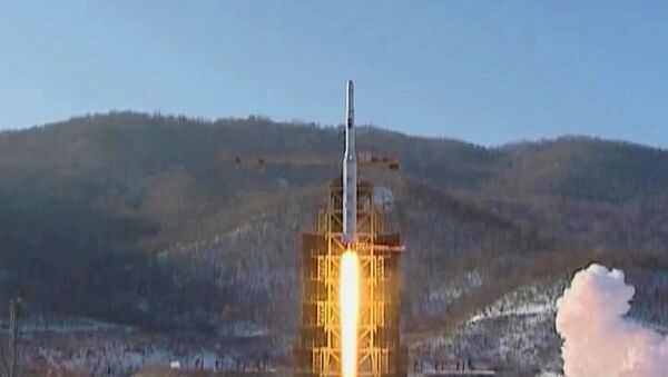 In this image made from video, North Korea's Unha-3 rocket lifts off from the Sohae launching station in Tongchang-ri, North Korea, Wednesday, Dec. 12, 2012 - Sputnik Afrique