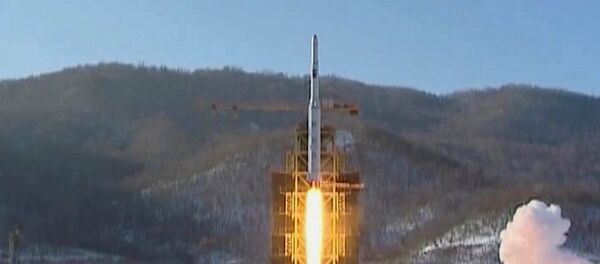 In this image made from video, North Korea's Unha-3 rocket lifts off from the Sohae launching station in Tongchang-ri, North Korea, Wednesday, Dec. 12, 2012 - Sputnik Afrique