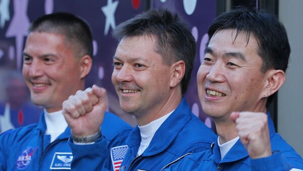 Le cosmonaute russe Oleg Kononenko et les astronautes américain Kjell Norwood Lindgren et japonais Kimiya Yui - Sputnik Afrique