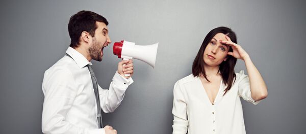 Un homme en colère - Sputnik Afrique