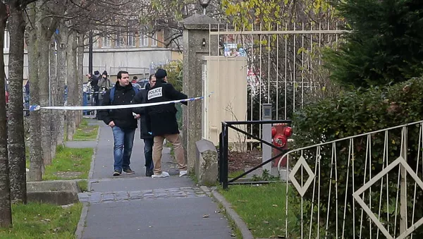 Police dehors de l'école maternelle à Aubervilliers - Sputnik Afrique
