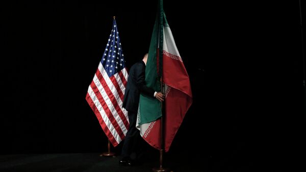 A staff member removes the Iranian flag from the stage after a group picture with foreign ministers and representatives of Unites States, Iran etc. - Sputnik Afrique