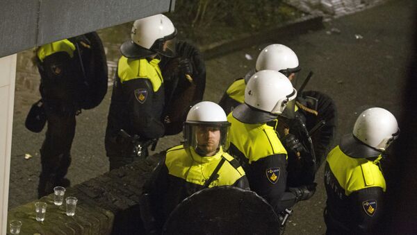 Aux Pays-Bas, la police intervient pour disperser une manifestation anti-migrants - Sputnik Afrique