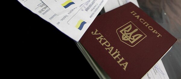 Un passeport ukrainien - Sputnik Afrique