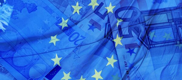 Billets de banque et drapeau de l'Union européenne - Sputnik Afrique