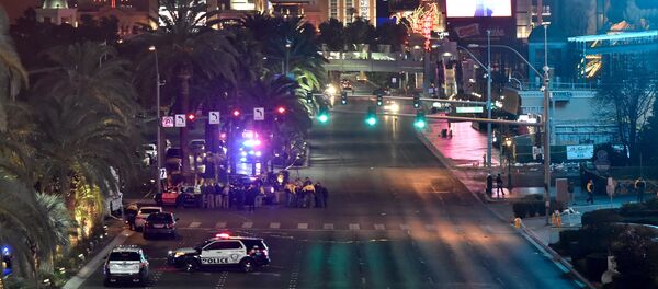 Las Vegas police investigate along the Las Vegas Strip following a traffic accident in front of the Planet Hollywood Hotel in Las Vegas, Nevada, near the hotel and casino where the Miss Universe pageant was being held, December 20, 2015 Las Vegas police investigate along the Las Vegas Strip following a traffic accident in front of the Planet Hollywood Hotel in Las Vegas, Nevada, near the hotel and casino where the Miss Universe pageant was being held, December 20, 2015 - Sputnik Afrique