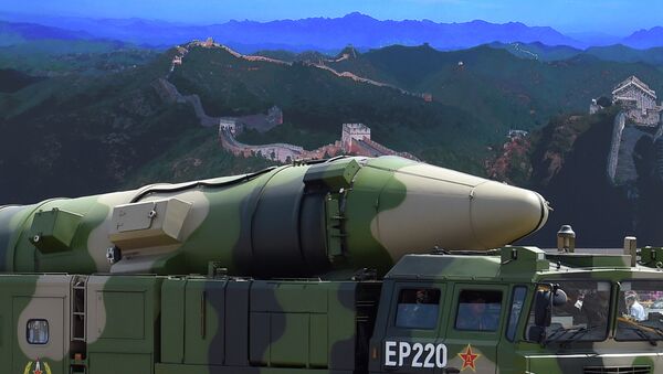 A military vehicle carries DF-21D missile past a display screen featuring an image of the Great Wall of China at Tiananmen Square in Beijing on September 3, 2015 - Sputnik Afrique