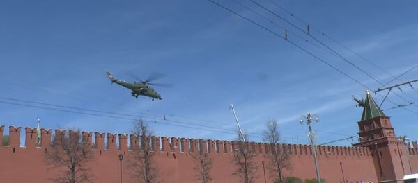 Un hélicoptère mystérieux aperçu près du Kremlin - Sputnik Afrique