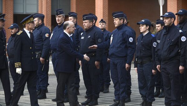 visit at a Police station in Toulouse, southern FranceLe ministre français de l'Intérieur Bernard Cazeneuve a annoncé mardi à Toulouse qu'un projet d'attentat dans la région d'Orléans avait été déjoué la semaine dernière. - Sputnik Afrique