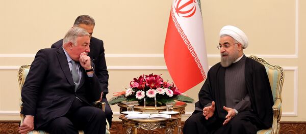 Le président iranien Hassan Rohani et le président du Sénat Français Gérard Larcher à Téhéran, Dec. 20, 2015. - Sputnik Afrique