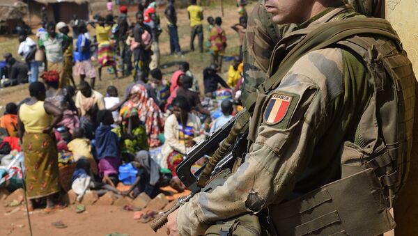 Un soldat français participant à l’opération de sécuritsation Sangaris. Archive photo - Sputnik Afrique