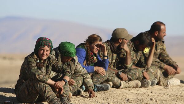 Kurdish fighters from the People's Protection Units - Sputnik Afrique