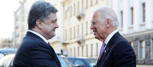 Le président ukrainien Piotr Porochenko et le vice-président américain Joe Biden - Sputnik Afrique