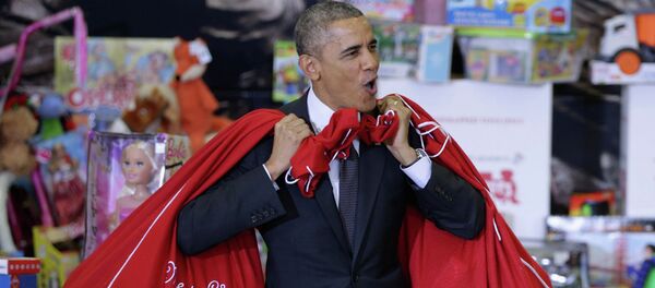 U.S. President Barack Obama with gifts by Christmas for children of military-infantrymen - Sputnik Afrique