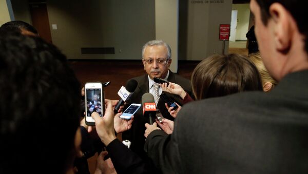 Saudi Arabia Ambassador to the United Nations Abdallah Y. Al-Mouallimi, center, speaks to reporters outside a Security Council consultation Saturday, April 4, 2015, at the United Nations headquarters - Sputnik Afrique