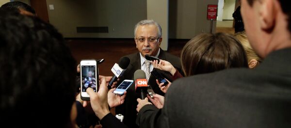 Saudi Arabia Ambassador to the United Nations Abdallah Y. Al-Mouallimi, center, speaks to reporters outside a Security Council consultation Saturday, April 4, 2015, at the United Nations headquarters - Sputnik Afrique