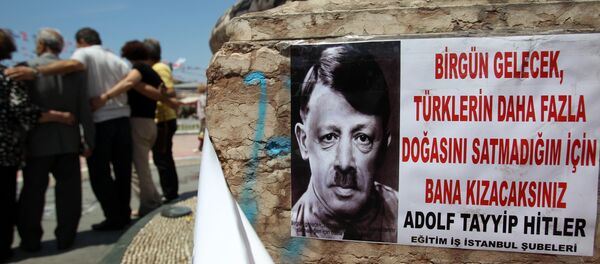 Recep Tayyip Erdogan représenté sous les traits d'Adolf Hitler. Juin 2013 - Sputnik Afrique