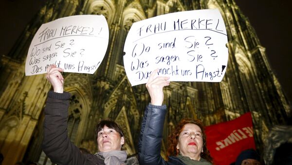 Protestations à Cologne contre la politique migratoire d'Angela Merkel - Sputnik Afrique