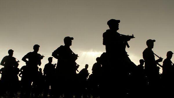 Saudi soldiers exercise before a military parade during preparations for the annual Hajj pilgrimage, at a military camp in Arafat, Saudi Arabia, Wednesday, Oct. 9, 2013 - Sputnik Afrique