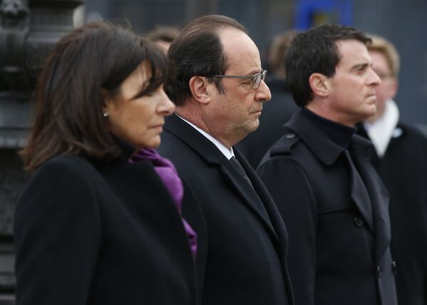 Mayor Anne Hidalgo, Francois Hollande et Manuel Valls - Sputnik Afrique