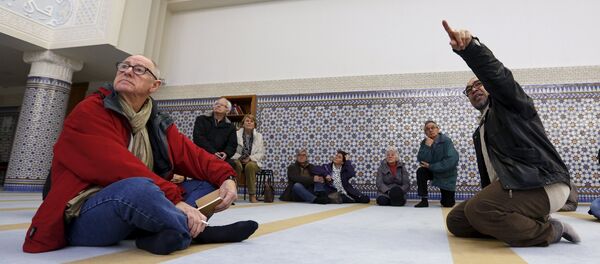 Thé de la fraternité dans les mosquées,  Jan. 9, 2016. - Sputnik Afrique