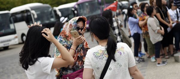 Des touristes chinois en France. Image d'illustration - Sputnik Afrique