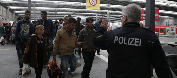 Polizei und Flüchtlinge auf dem Hauptbahnhof in München Polizei und Flüchtlinge auf dem Hauptbahnhof in München - Sputnik Afrique