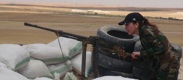 Une Syrienne combattant Daech - Sputnik Afrique
