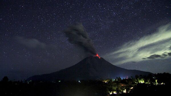 Éruption du volcan indonésien Sinabung - Sputnik Afrique