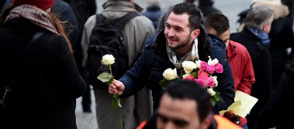 Allemagne: des roses contre la barbarie - Sputnik Afrique