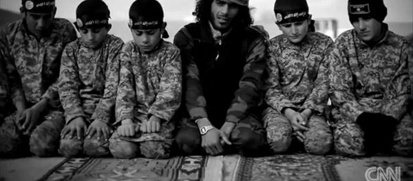Les adolescents du groupe terroriste Etat islamique - Sputnik Afrique