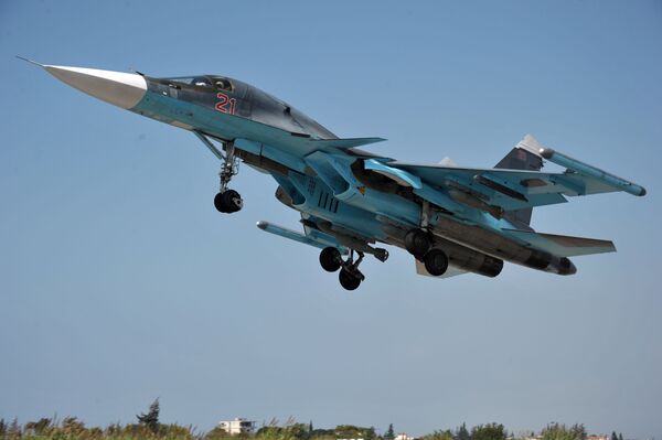 Un bombardier russe Su-24 décolle depuis la base aérienne syrienne de Hmeimim - Sputnik Afrique