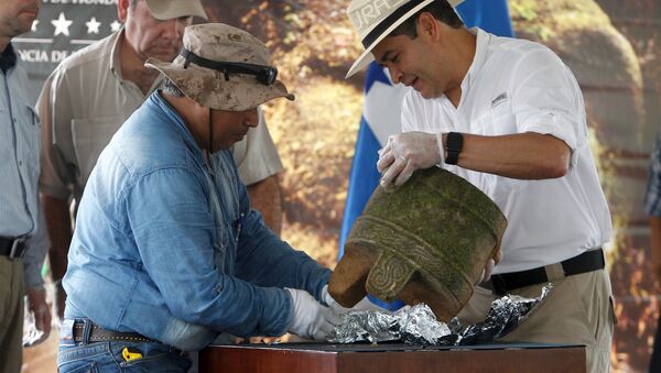 Un groupe d'archéologues a entamé des fouilles sur l'emplacement d'une ville ancienne découverte dans la jungle du Honduras - Sputnik Afrique
