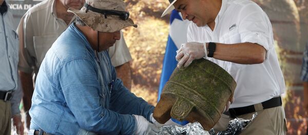 Un groupe d'archéologues a entamé des fouilles sur l'emplacement d'une ville ancienne découverte dans la jungle du Honduras Un groupe d'archéologues a entamé des fouilles sur l'emplacement d'une ville ancienne découverte dans la jungle du Honduras - Sputnik Afrique