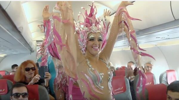 Iberia Express organise un carnaval pendant le vol - Sputnik Afrique