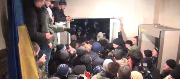 Les manifestants font irruption au siège du parlement moldave - Sputnik Afrique