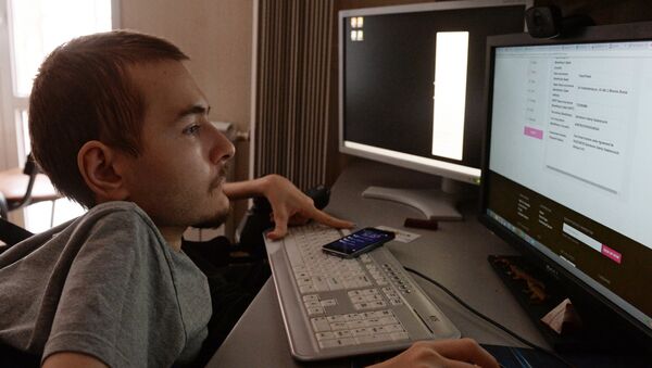 Le programmeur russe Valeri Spiridonov, qui souffre d'une amyotrophie spinale - Sputnik Afrique