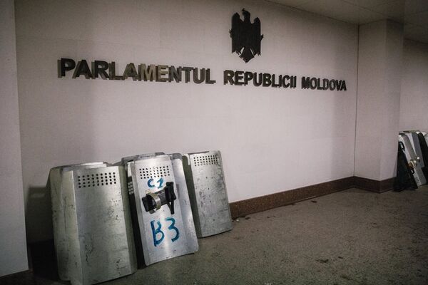 Les désordres de masse devant le parlement moldave - Sputnik Afrique