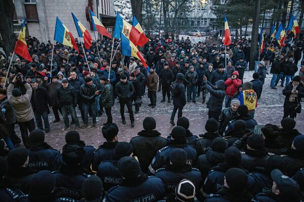 Les désordres de masse devant le parlement moldave - Sputnik Afrique