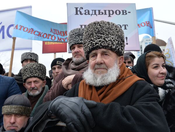 Manifestation à Grozny pour soutenir Kadyrov Manifestation à Grozny pour soutenir Kadyrov - Sputnik Afrique
