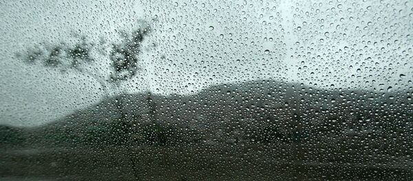 A landscape is seen through a wet window from inside a car in Lima A landscape is seen through a wet window from inside a car in Lima - Sputnik Afrique