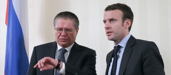 Alexeï Oulioukaïev et Emmanuel Macron Alexeï Oulioukaïev et Emmanuel Macron - Sputnik Afrique