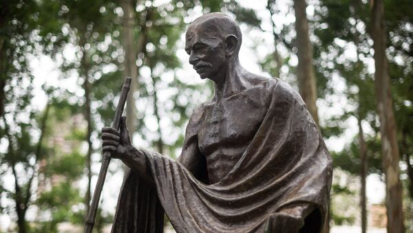 une statue de Mohandas Gandhi - Sputnik Afrique