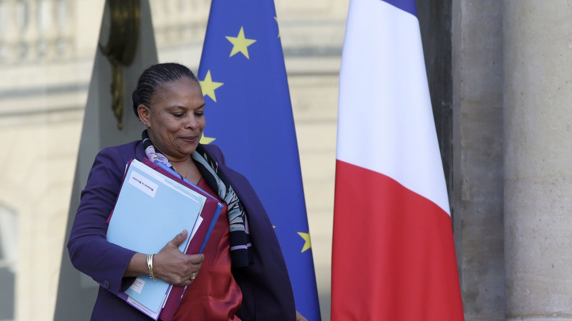 File picture shows French Justice Minister Christiane Taubira as she leaves the Elysee palace in Paris, France, December 23, 2015, following the weekly cabinet meeting. - Sputnik Afrique, 1920, 17.12.2021