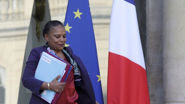 File picture shows French Justice Minister Christiane Taubira as she leaves the Elysee palace in Paris, France, December 23, 2015, following the weekly cabinet meeting. - Sputnik Afrique