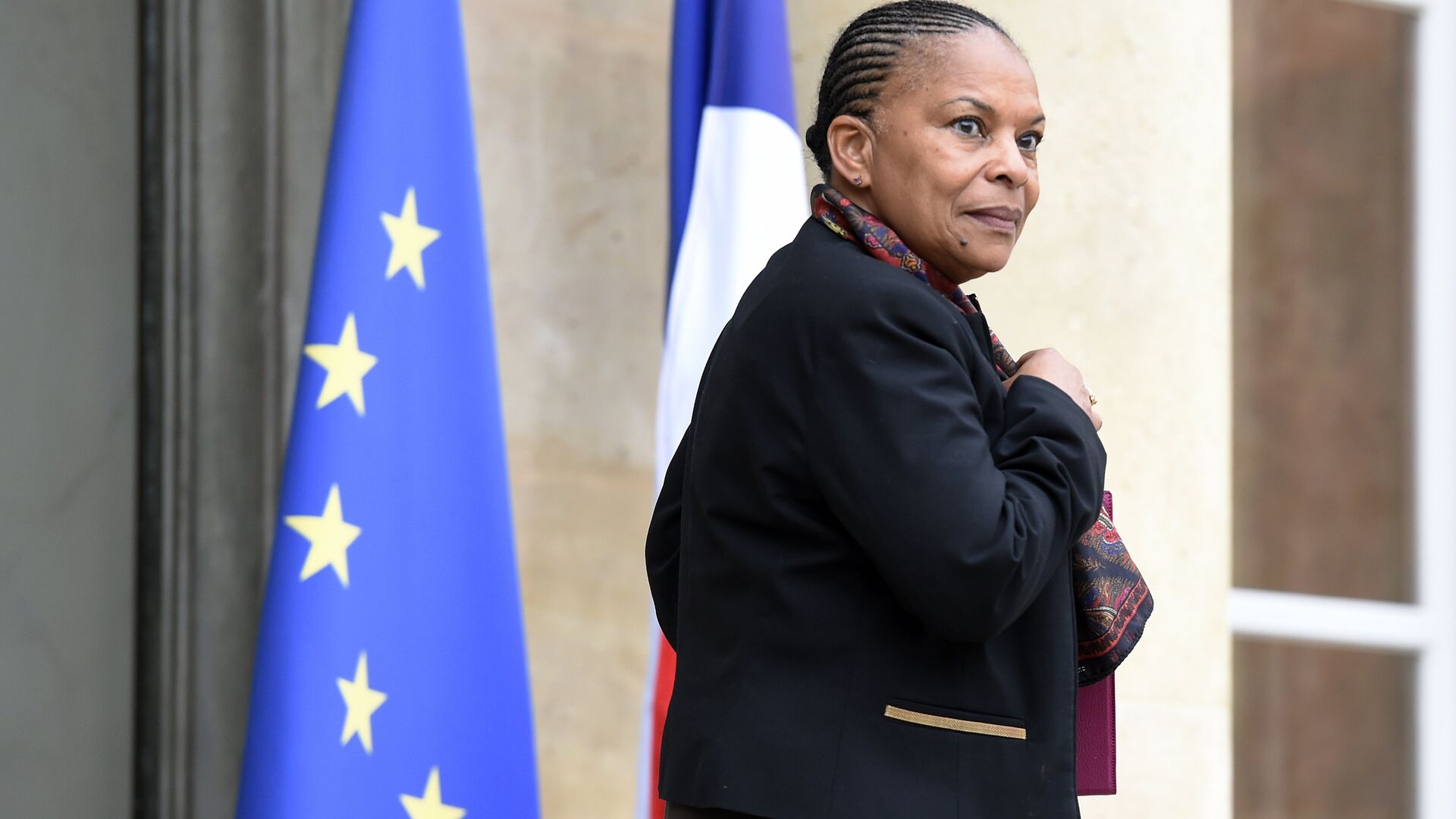 (FILES) This file photo taken on November 25, 2015 shows French Justice minister Christiane Taubira leaving the Elysee Palace after a weekly cabinet meeting in Paris. - Sputnik Afrique, 1920, 09.01.2022