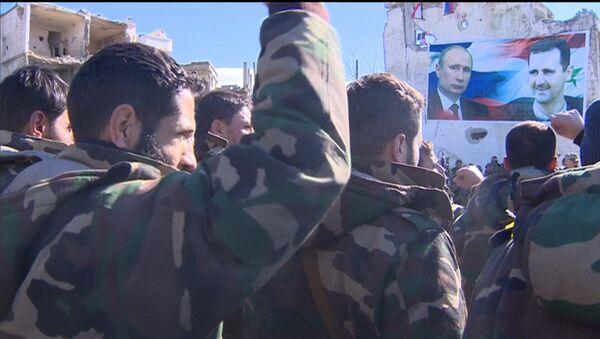 Les soldats syriens ont scandé «Assad! Poutine!» après la libération d’Ar Rabiyah - Sputnik Afrique